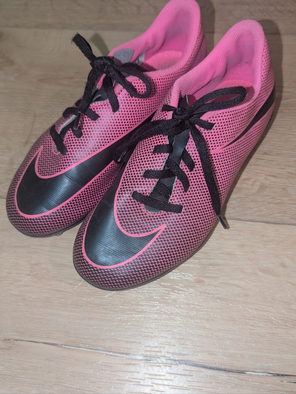 Girls Nike Soccer Cleats Pink Youth Size 5 Pink Black